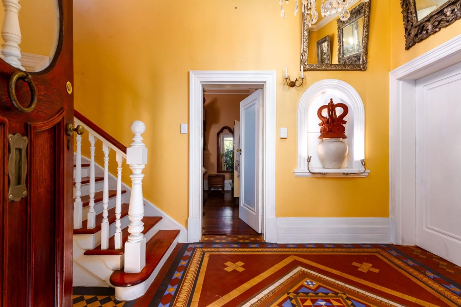 5 Bedroom Property for Sale in Gardens Western Cape